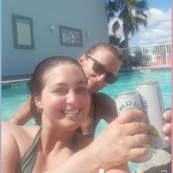 Meet your Posher, Carly - Picture 15 of 16